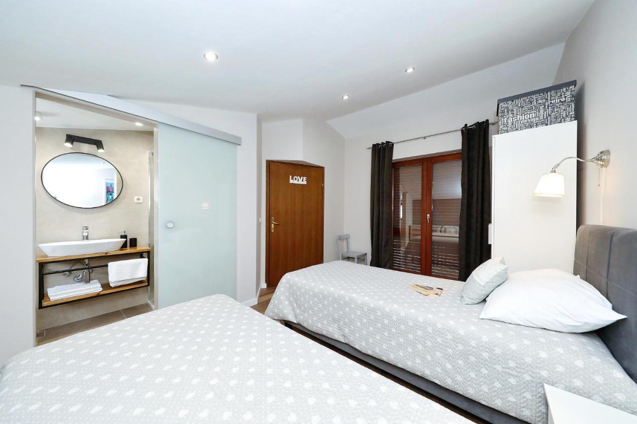 Apartments "Villa Antisin" With Heated Pool Zadar Zewnętrze zdjęcie
